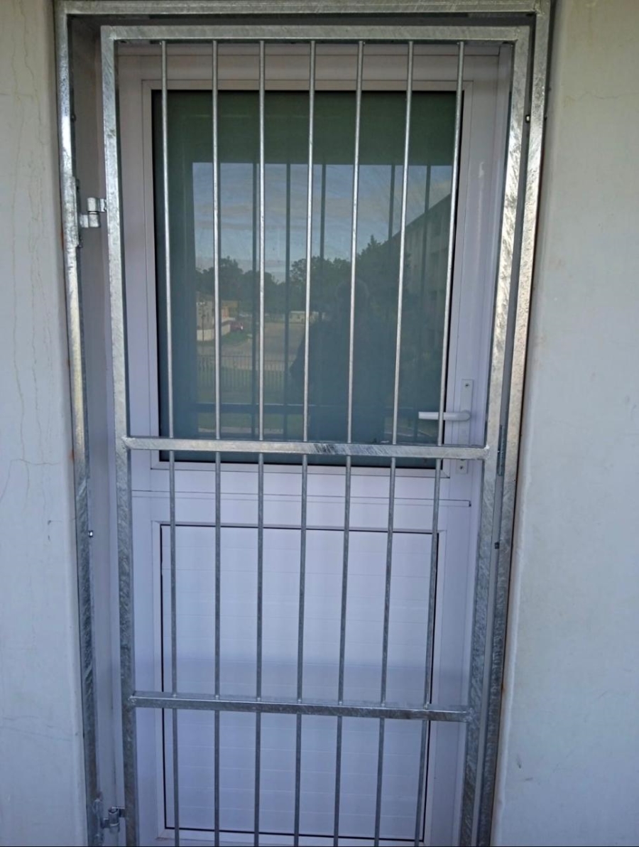 To Let 1 Bedroom Property for Rent in Humewood Extension Eastern Cape
